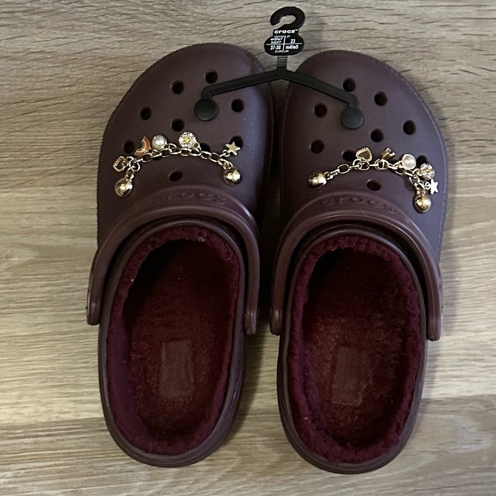 CROCS Fur lined  burgundy Clogs with Charms